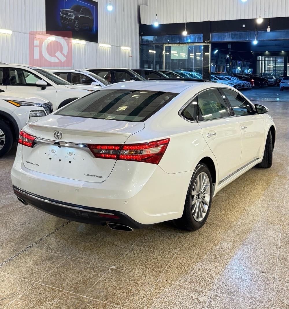 تويوتا أفالون